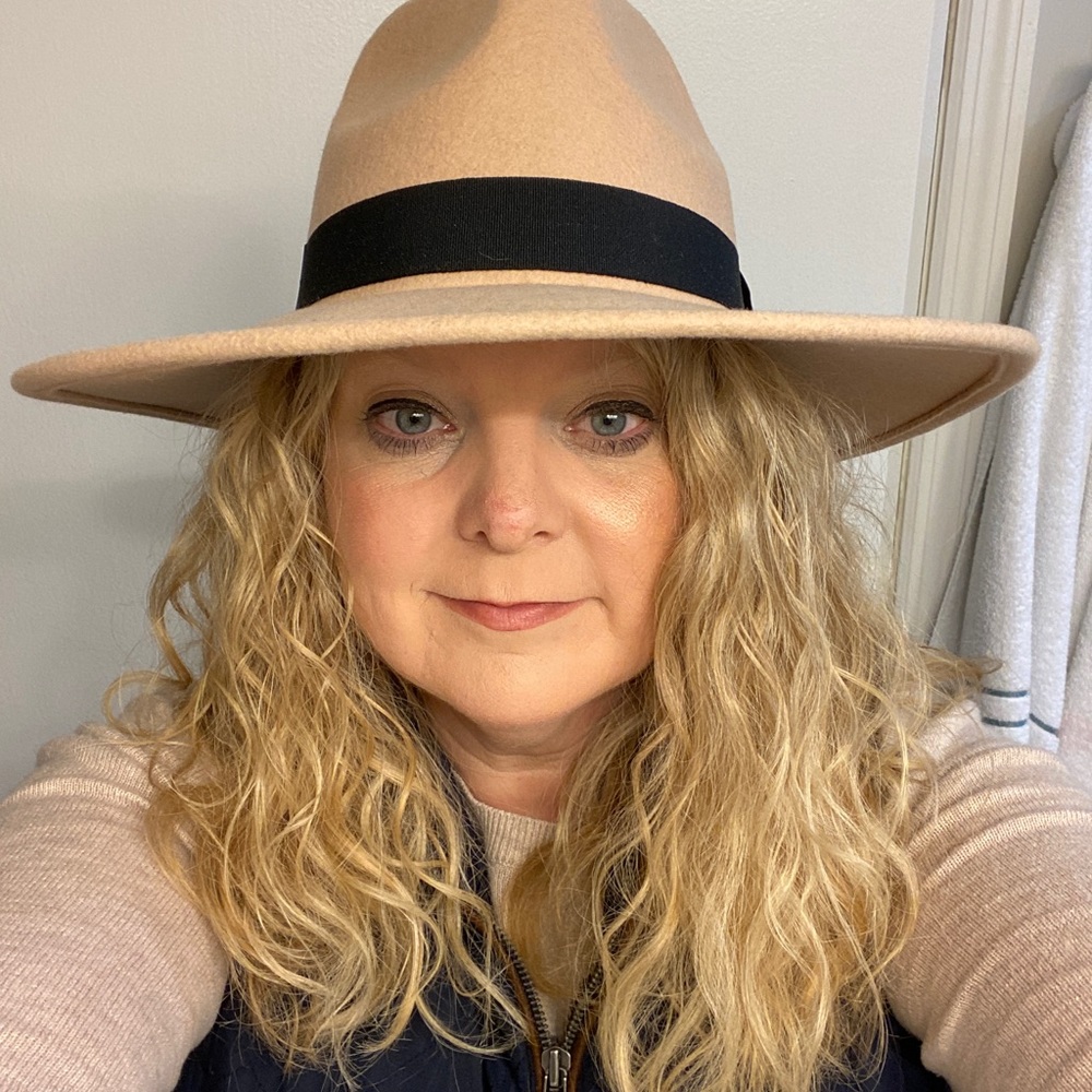 Meet your Posher, Angela